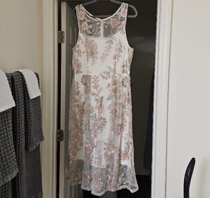 White Midi A-line Dress with Sleeveless Design and Scoop Neck